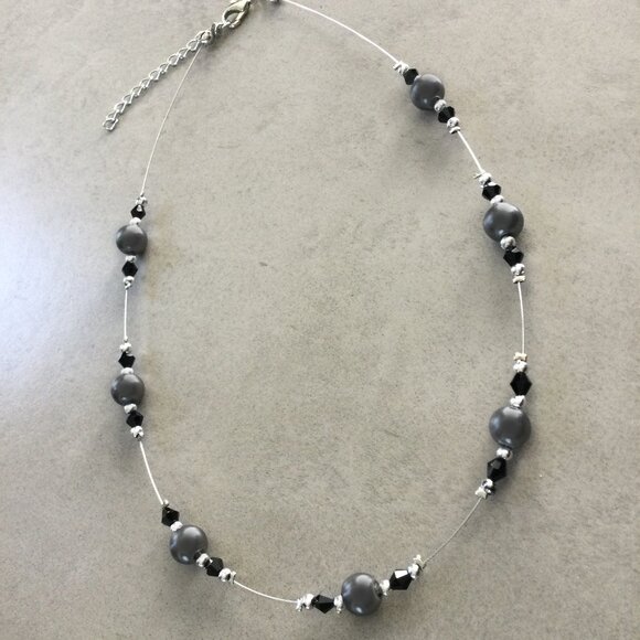 Stunning Black, Silver & Pearl Beaded Jewelry Set - Picture 2 of 8